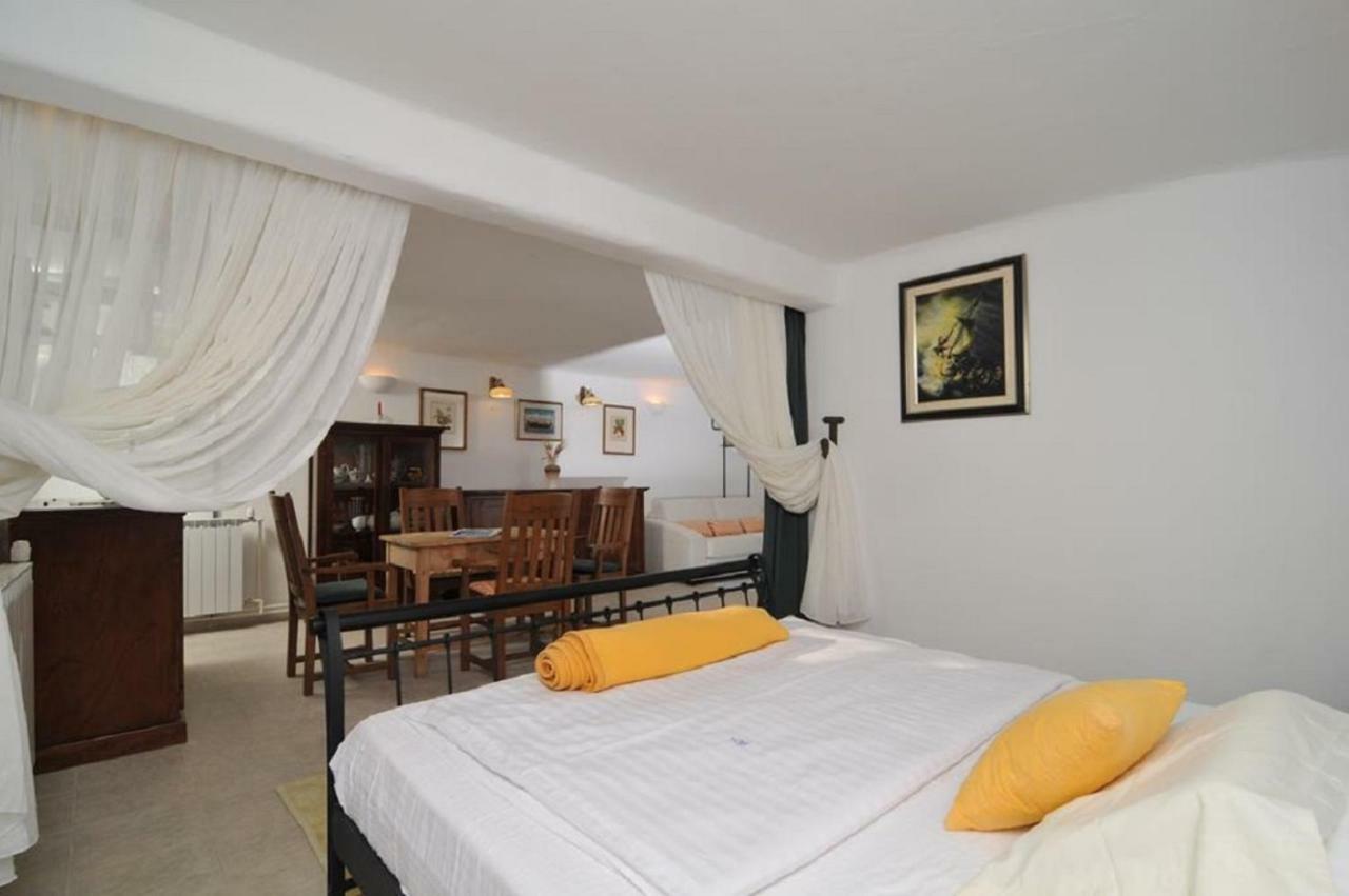 Deluxe Villa Sirena On The Beach With Pool 수페타르 외부 사진